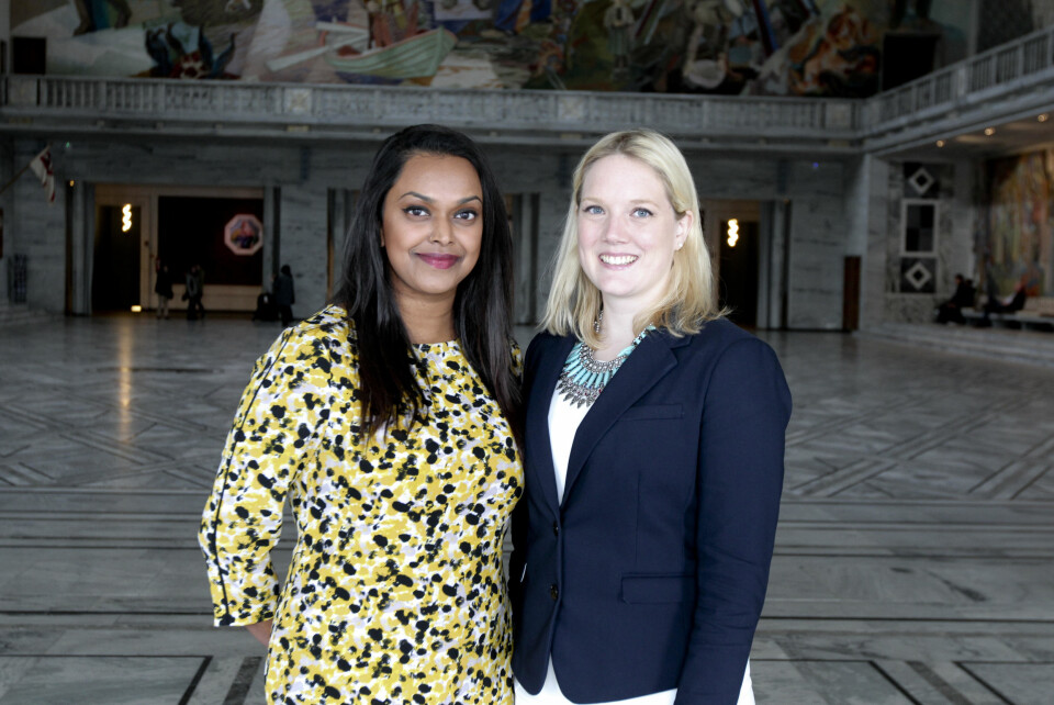 IKKE OFRE: Khamshajiny Gunaratnam (Ap) og Aina Stenersen (Frp) er begge bekymret for at kvinner skal melde seg ut av den offentlige debatten på grunn av hetsende kommentarer på nett.