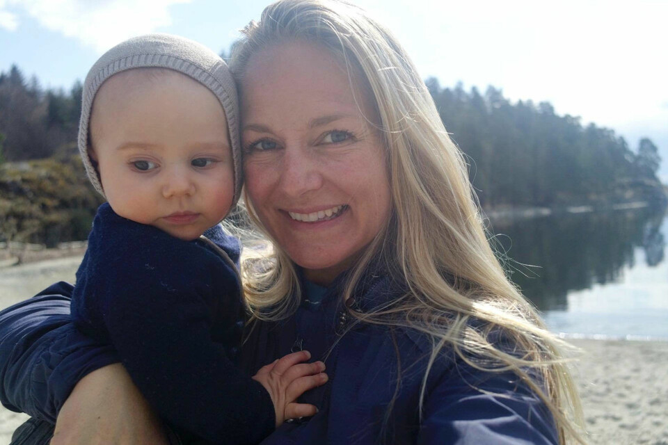 GLAD GUTT: - Theo er en blidfis om dagen, skriver Annema Refsnes. Men på grunn av tilstanden stille refluks så våkner han mange ganger om natten.