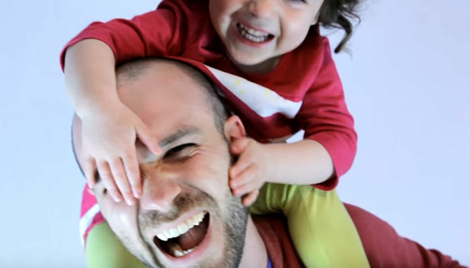 ERFARNE YOUTUBERE: Far og datter opptrer i flere videoer under Free Dad-fanen.