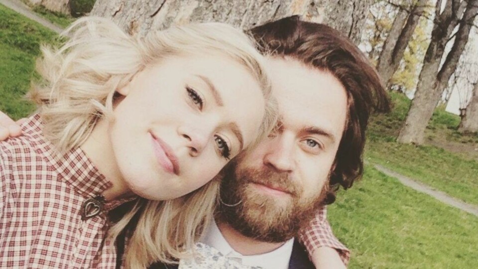 Kjæresteparet Josefine Frida Pettersen og Torstein Hågård Bakke har vært sammen i to og et halvt år.