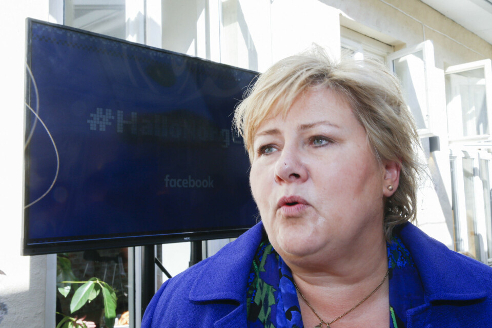 VIL BEKJEMPE NETTHETS: Statsminister Erna Solberg var tilstede under åpningen av Facebooks første kontor i Norge. Selv bruker hun Facebook til å debattere politiske saker. - Jeg mener vi skal ha et luftrom der folk skal kunne få gi uttrykk for sin frustrasjon, men det må skje innenfor normal folkeskikk, sier Solberg.