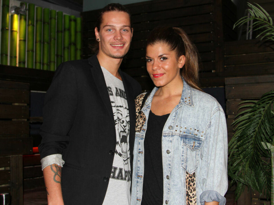 Dennis Poppe og Kristin Gjelsvik traff hverandre i TV3-serien Paradise Hotel i 2012. De er fremdeles et par, og bor sammen i Oslo.