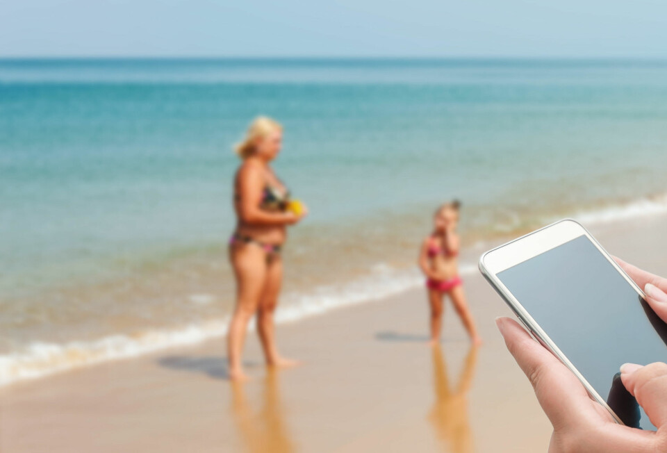 STRANDFOTO: Er det lov å ta bilder av barn på stranda? Vi har snakket med Kripos og Datatilsynet.
