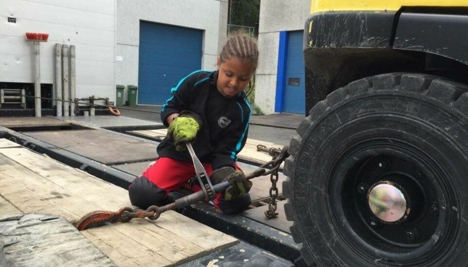 Patrik (9) søkte på sommerjobb som gravemaskinsjåfør