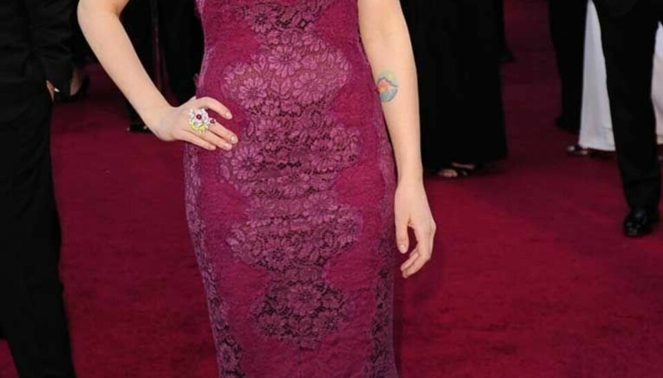 Denne nydelige blondekjolen kler den vakre skuespilleren perfekt. Her i 2011 under Academy Awards i Hollywood.