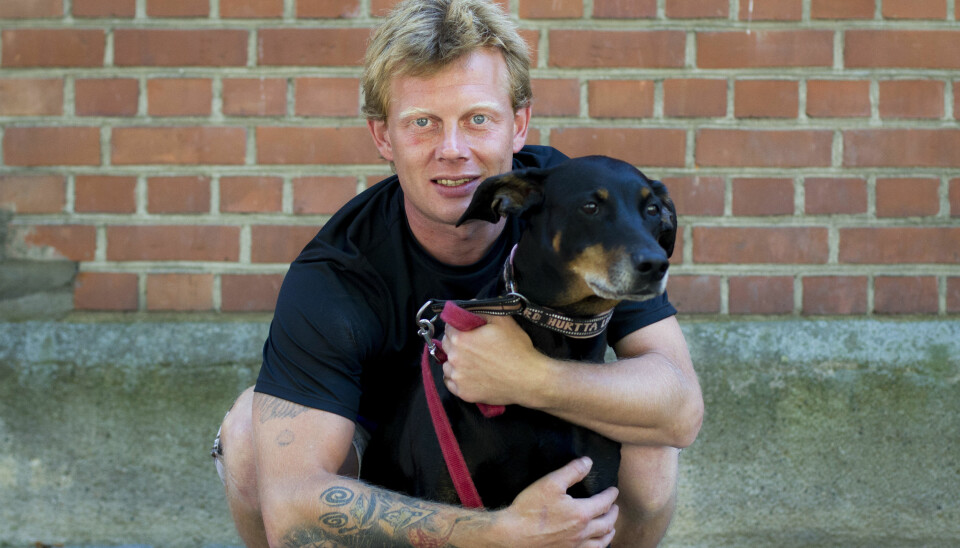 BESTEVENNER: Øivind med hunden Nemi, som han også omtaler som «dama mi».