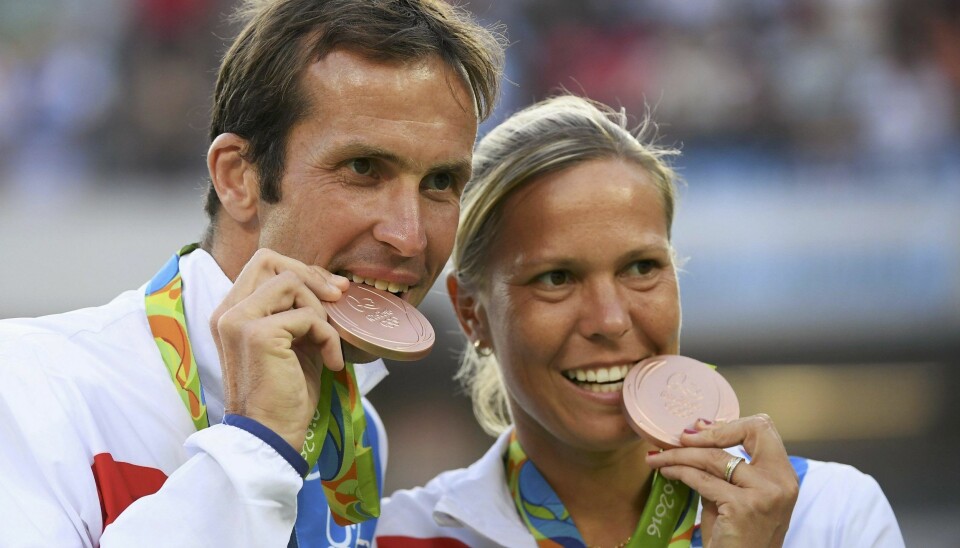 Derfor biter OL-vinnerne i medaljen