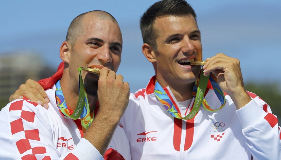 Derfor biter OL-vinnerne i medaljen