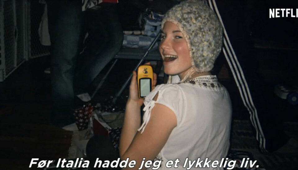 Amanda Knox (29) er fra Seattle, Washington. Hun flyttet til studentbyen Perugia, Italia, 2007. Og flyttet sammen med avdøde Mereditch Kercher 20.september samme år.