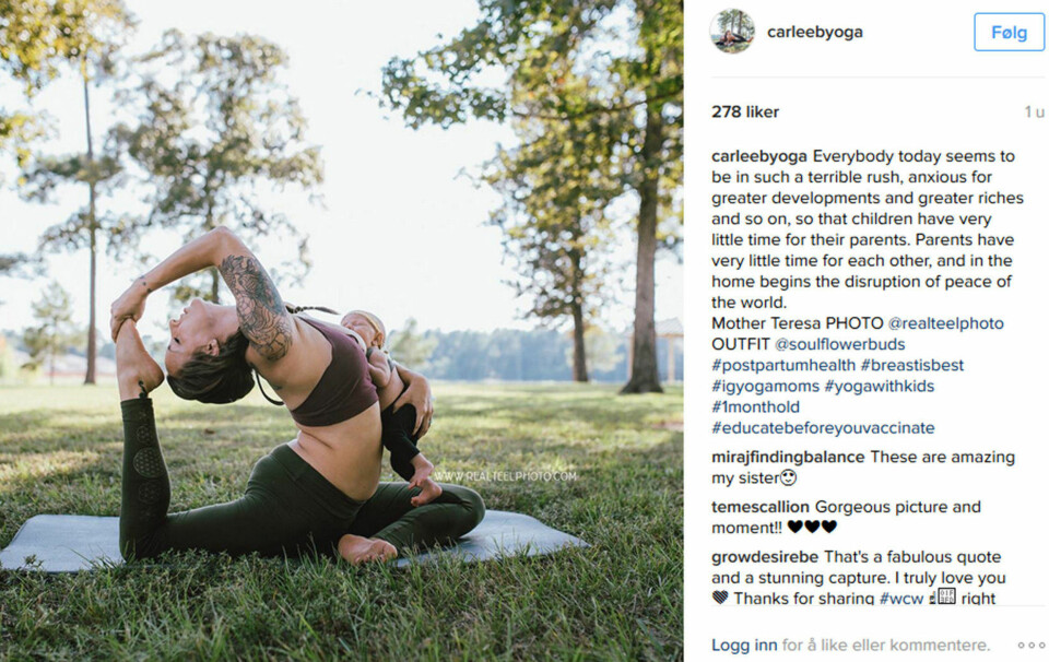 Carlee ammer datteren mens hun driver yoga