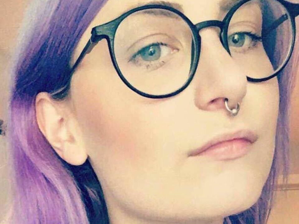 For journalist Malin betyr det å leve poly at hun er i et kjæresteforhold med en partner, men at de begge kan ha seksuelle forhold med andre.