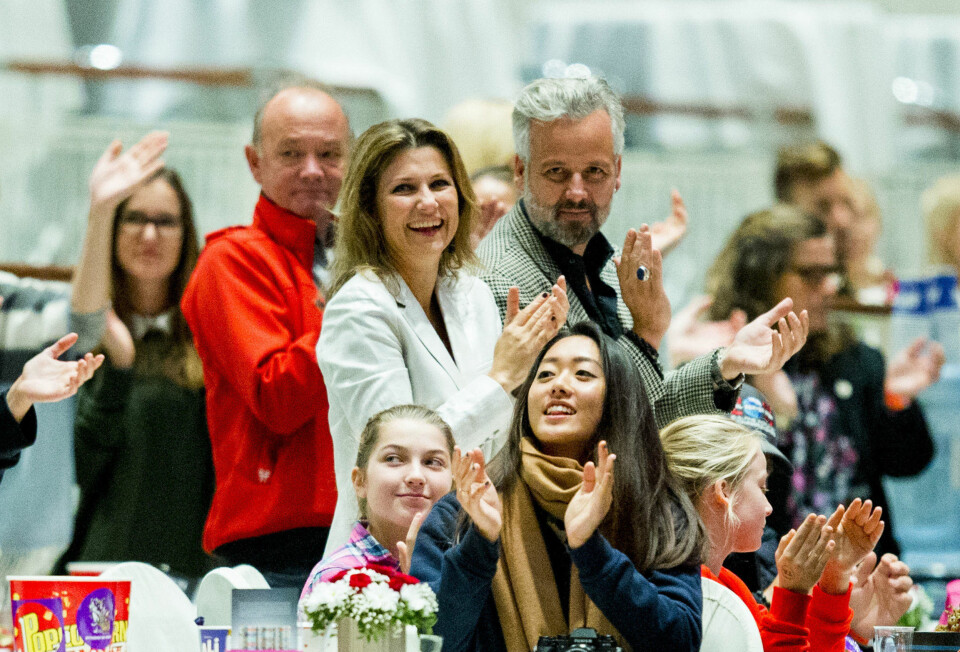 SAMMEN IGJEN: Prinsesse Märtha Louise og Ari Behn klapper etter at barna har deltatt i en voltige-oppvisning under Oslo Horse Show 2016 i Telenor arena utenfor Oslo søndag.
