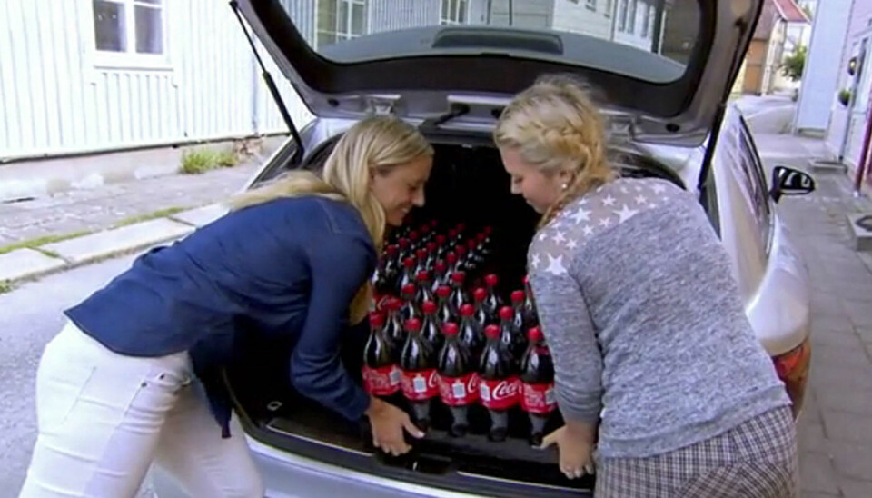 Cola-forbruket til Christina er enormt. Hun sier selv hun tydde til brus og fast food fordi det var billig.