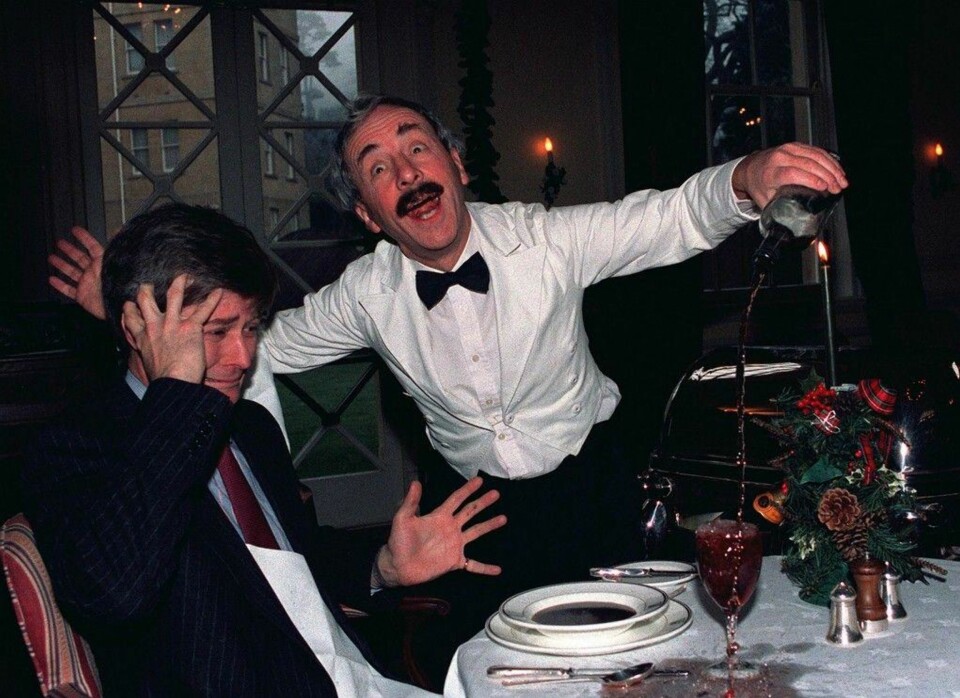 Skuespilleren Andrew Sachs var mest kjent for rollen som kelneren Manuel i den britiske TV-komedien Faulty Towers, eller Hotell i særklasse på norsk.