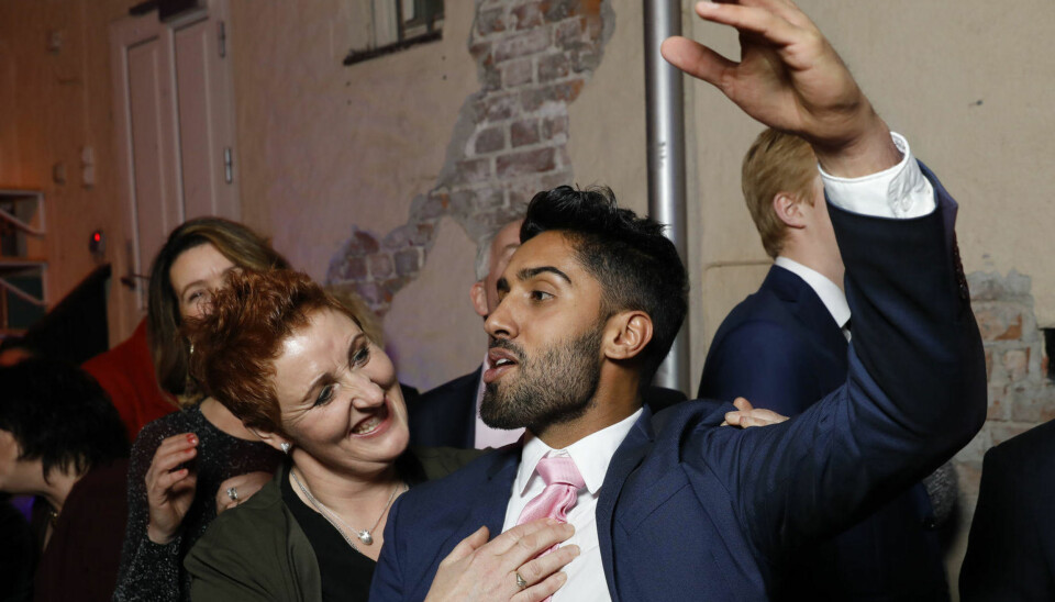 GODE BUSSER: Laila Lochert tok Ali Ahmad i melkespann, men det var få sure miner for det.