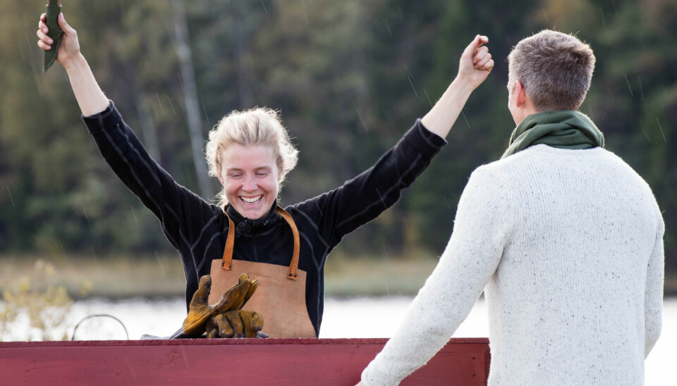 KLØPPER TIL Å SMI: Sophie Lindberg avslørte at hun virkelig visste hva hun skulle gjøre i en smie søndag.