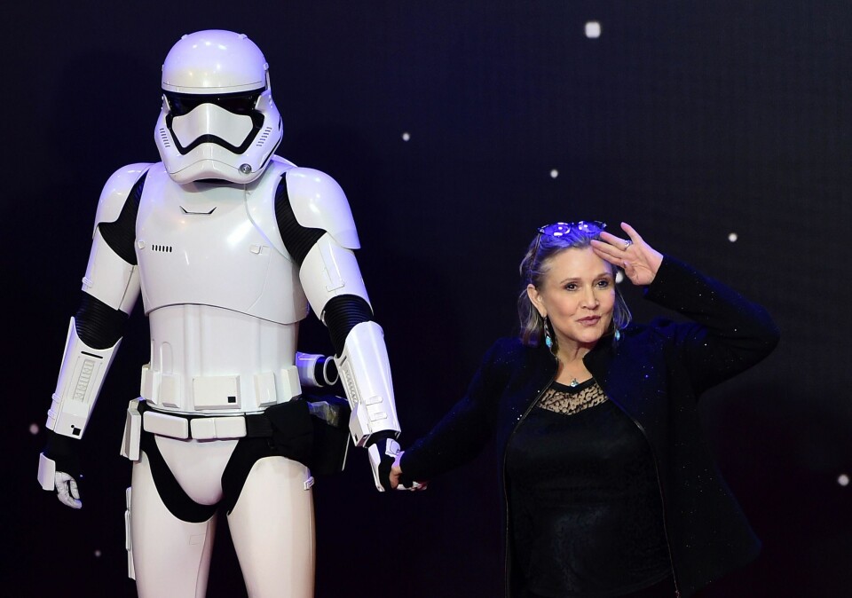 Carrie Fisher, som mange husker som prinsesse Leia i Star Wars-filmene, er død - 60 år gammel. Bildet er tatt i desember 2015 i forbindelse med Europa-premieren på 'Star Wars: The Force Awakens' i London.