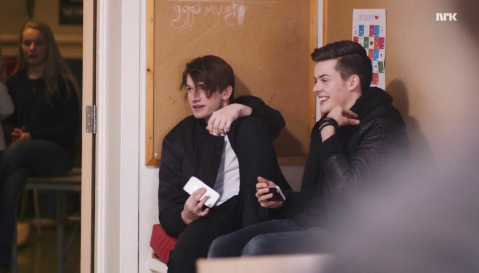 William og Chris på Hartvig Nissen skole i andre sesong av Skam.