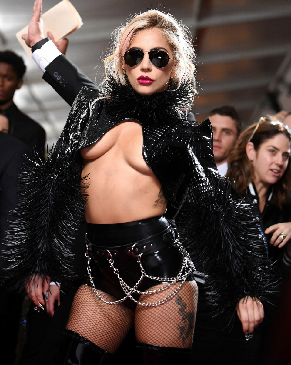 Her slår Lady Gaga tilbake - stilte i Grammys mest sexy antrekk