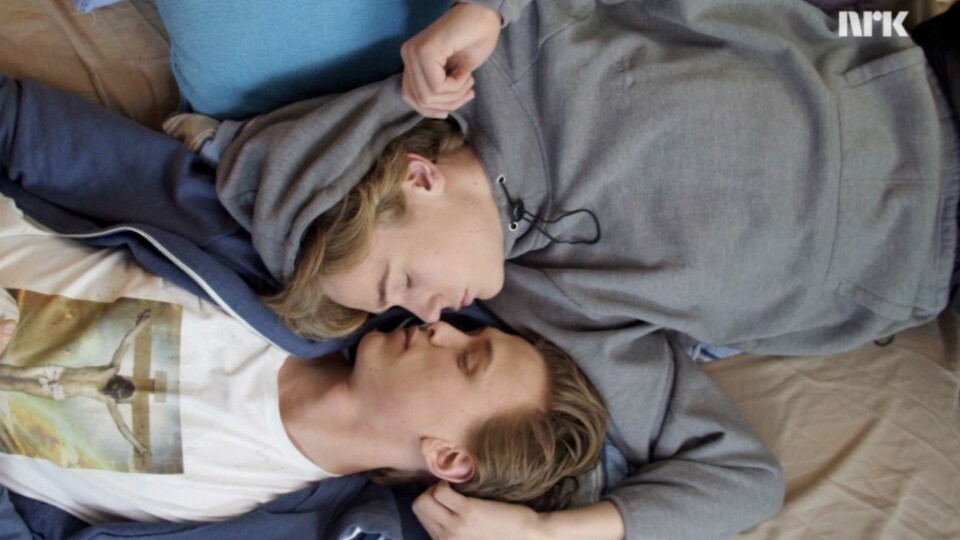 Isak (Tarjei Sandvik Moe) og Even (Henrik Holm) slo ut mange kjente par i store TV-serier i E!s kåring av årets hotteste TV-par.