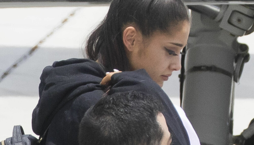 En knust Ariana Grande etter terrorangrepet i Manchester.