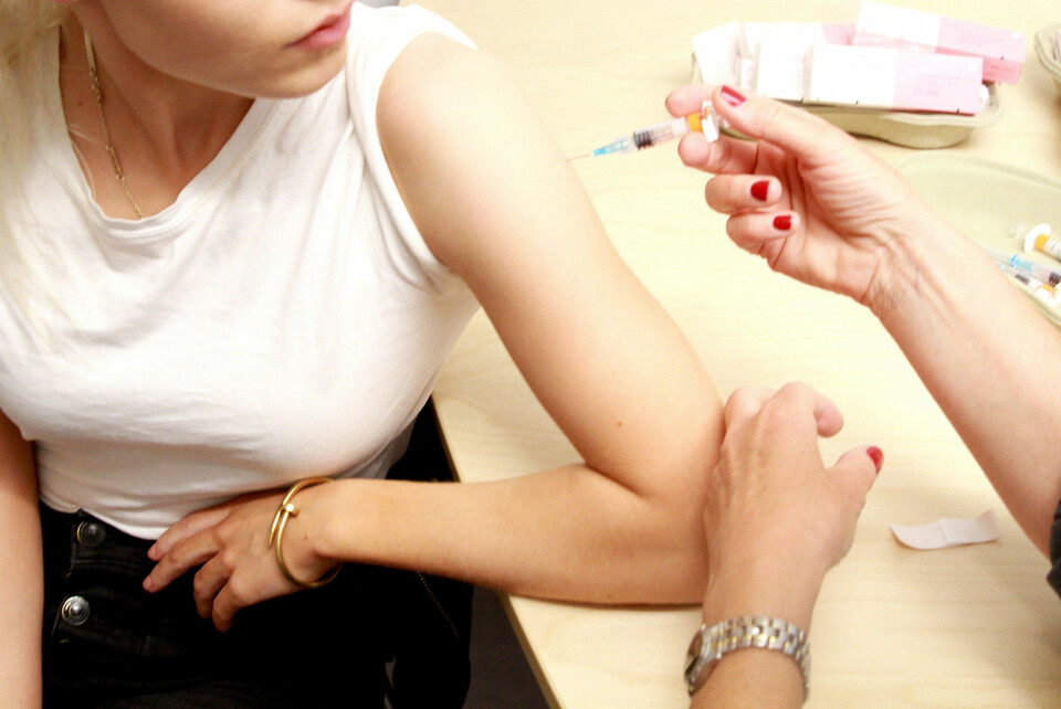 HPV-vaksinen tilbys gratis i en periode på to år til kvinner født 1991 og senere.