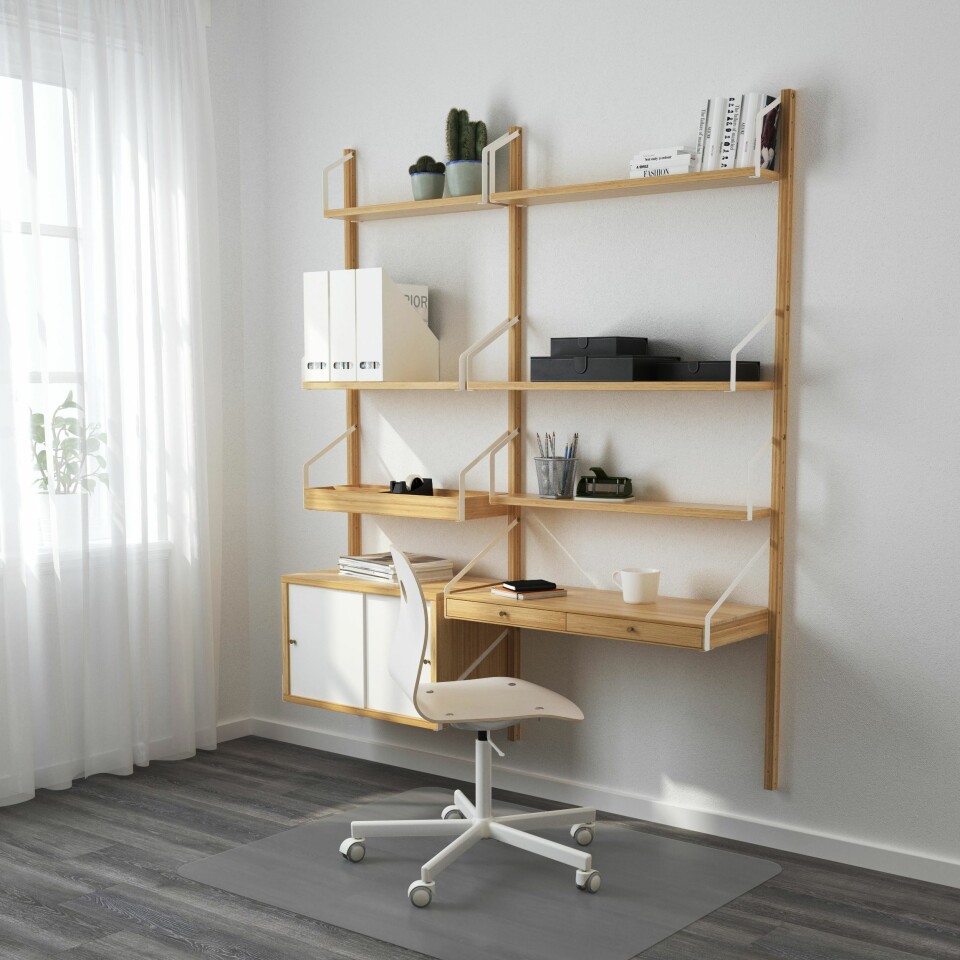 Vi elsker hyllesystemet fra String, men synes denne IKEA-varianten er minst like fin. Pris: 2795.