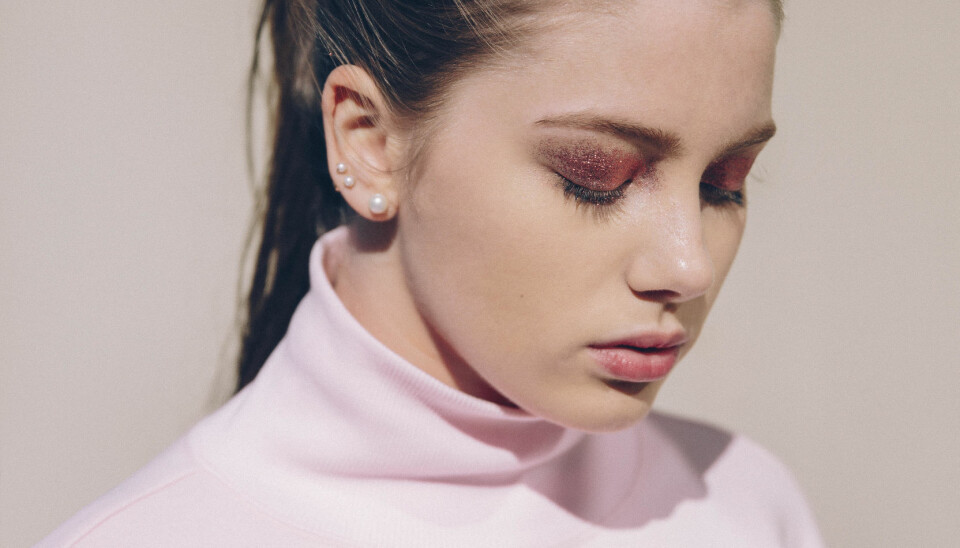 Megan Fox porno soxta Qizil etiklarda jinsiy aloqa