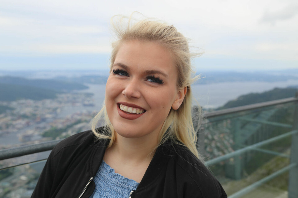 Malin (23) fikk stygge kommentarer for psoriasisen. Så bestemte hun seg for å slutte å skjule den