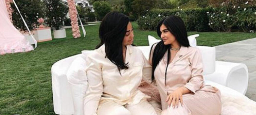 Her er en total oversikt over Kylie Jenners venner i gravidvideoen hennes