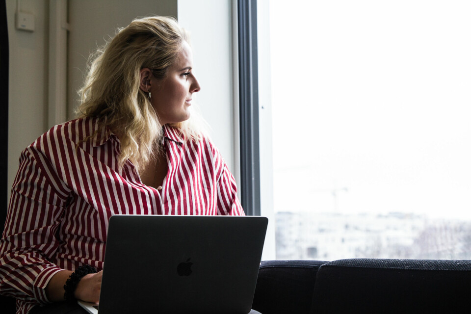 Martine Halvorsen synes hun ser et generasjonsskille i hvordan folk oppfører seg på nett, og mener at den eldre generasjonen er langt verre enn den  yngre.