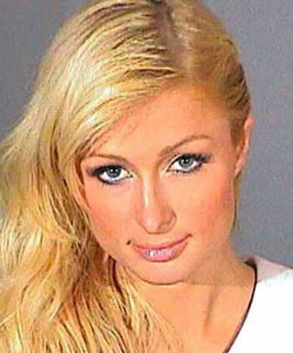 KJØRTE UTEN FØRERKORT: Paris Hilton fikk inndratt førerkortet, men det hindret henne ikke i å kjøre bil ulovlig.