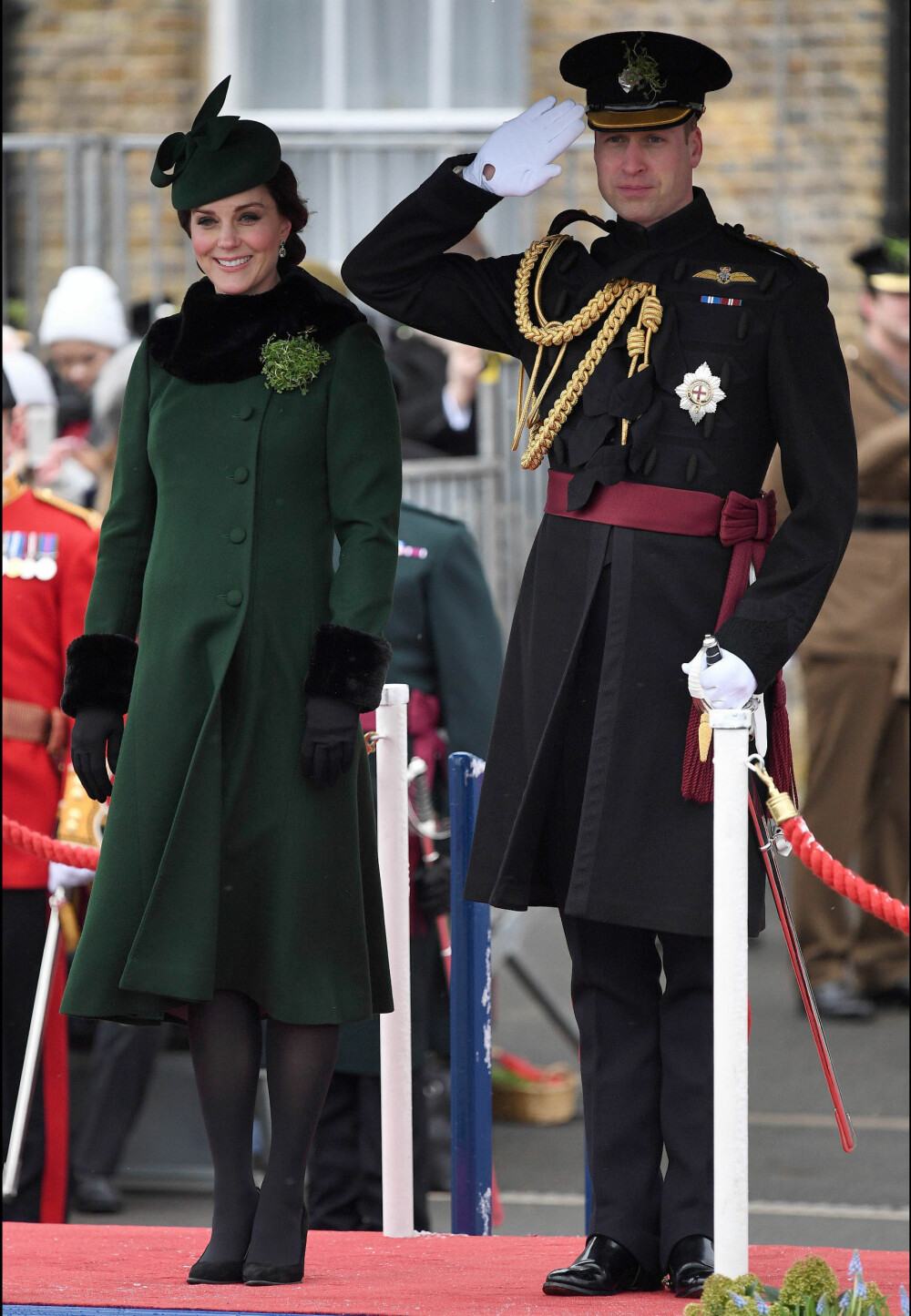 Hertuginne Kate og prins William ble mandag foreldre for tredje gang. Mandag morgen ble hertuginnen kjørt til sykehus i London for å føde.