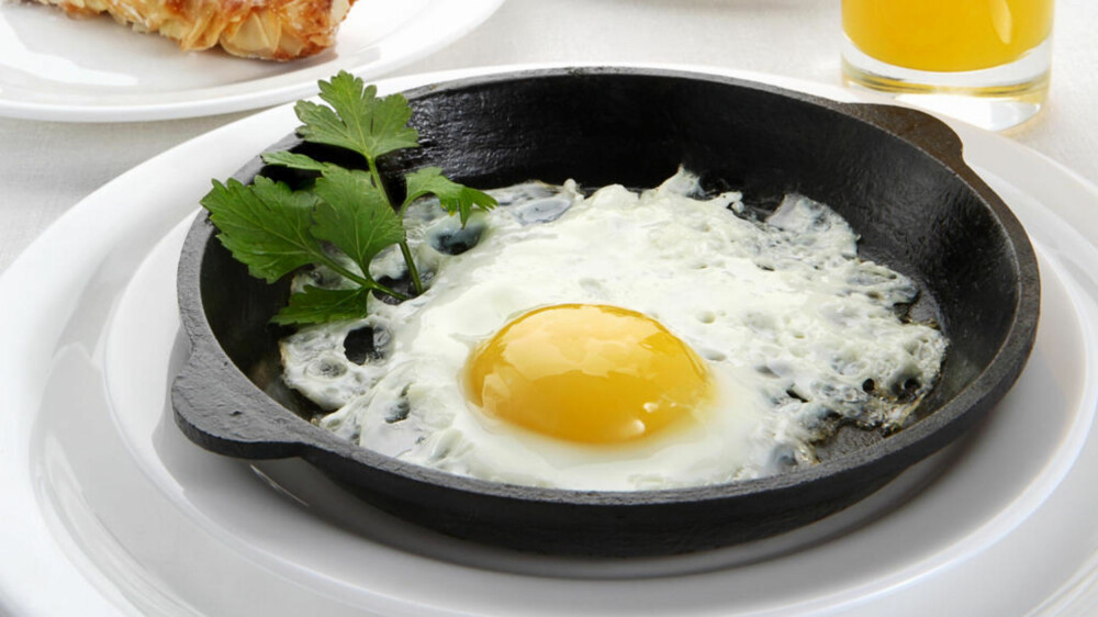 FROKOST FOR ILLSINTE TØMMERMENN: Egg inneholder gode stoffer som hjelper kroppen å bryte ned dårlige stoffer som forårsaker fyllesyke.