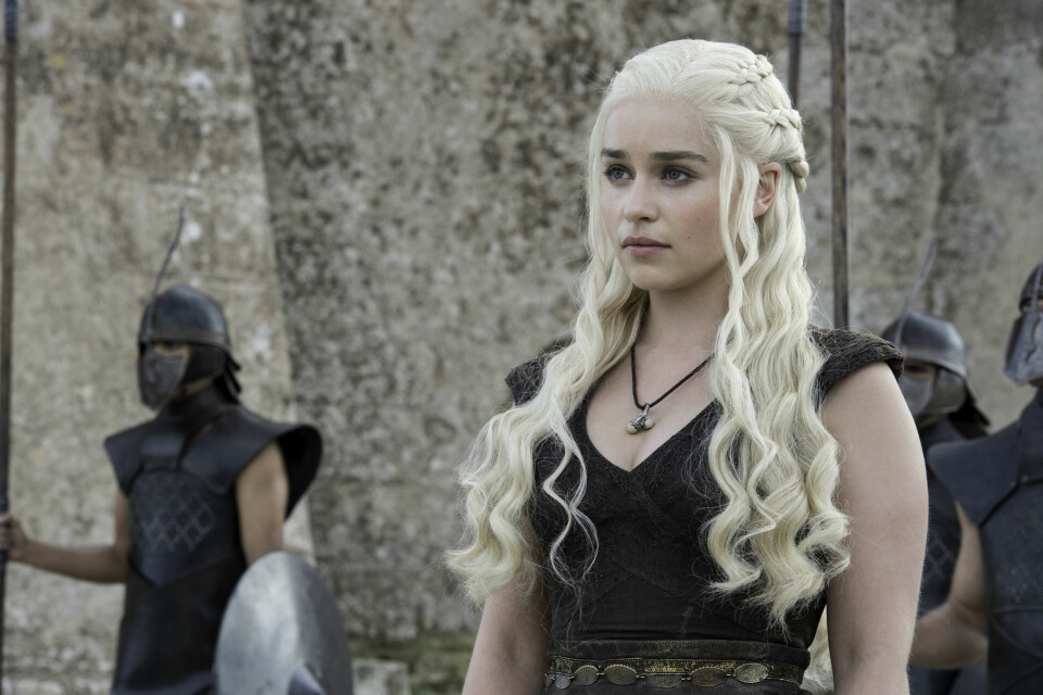 SAMME ROLLE I NESTEN TI ÅR: Emilia Clarke har spilt rollen som Daenerys Targaryen i Game of Thrones i nesten ti år. Nå som serien går mot slutten, viser hun takknemlighet overfor castet og crewet.