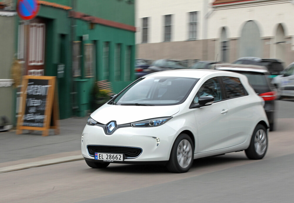 SJELDEN: 40 kWh-utgaven av Renault Zoe har bra rekkevidde, koster rundt 240.000 som brukt. Dessverre kun semihurtig lading og foreløpig få biler i markedet.