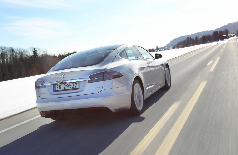 DYREST: De første Tesla Model S har så vidt dukket under 400 000 kroner. Først og fremst godt brukte 2014-modeller i P85- og 85-utgave.