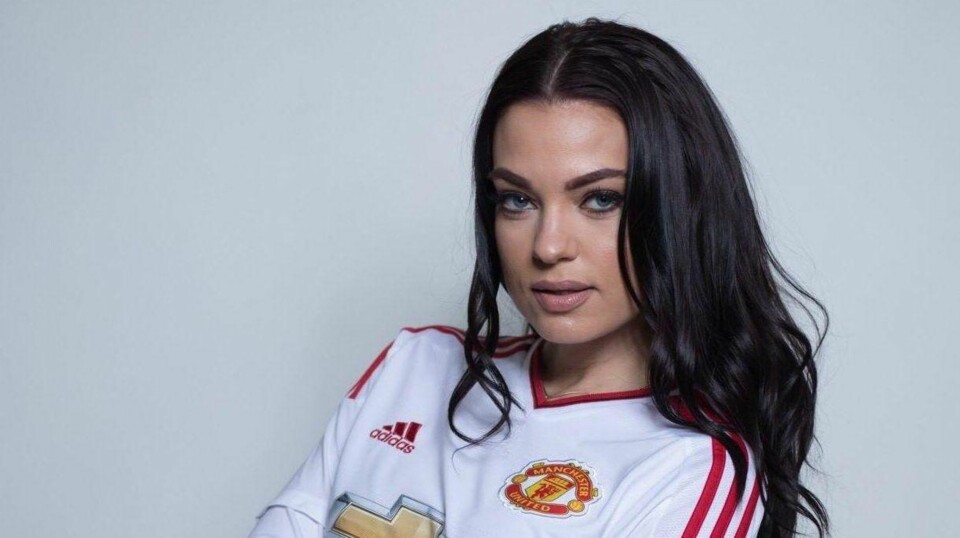 TIL FOTBALL-VM I RUSSLAND: Modell, blogger og die hard fotballsupporter Ann Mari Olsen fra til Russland for å se - og blogge fra - fotball-VM.