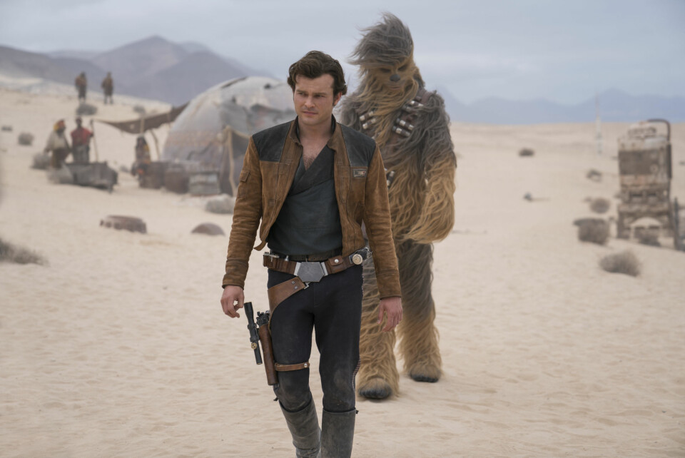 LOVPRISER: Det har lenge versert rykter om at Disney ikke var fornøyd med Alden Ehrenreich rolletolkning av Han Solo. Joonas Suotamo på sin side hyller kollegaen og hans fremstilling av helten.