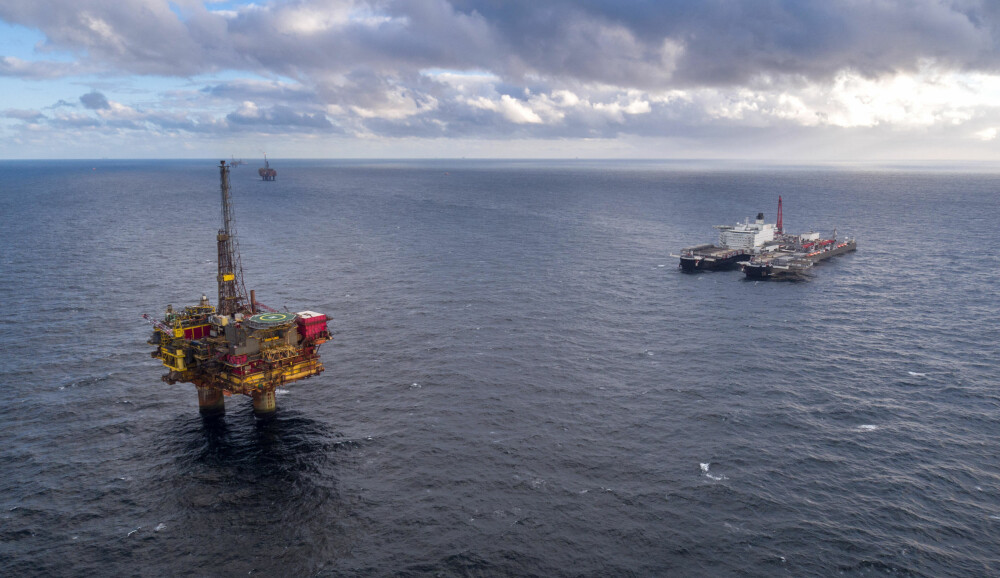 MILLIARDINDUSTRI: Yme-plattformen var den første. Bare på norsk sektor vil det bli brukt ti milliarder kroner årlig på å fjerne gamle oljeinstallasjoner.