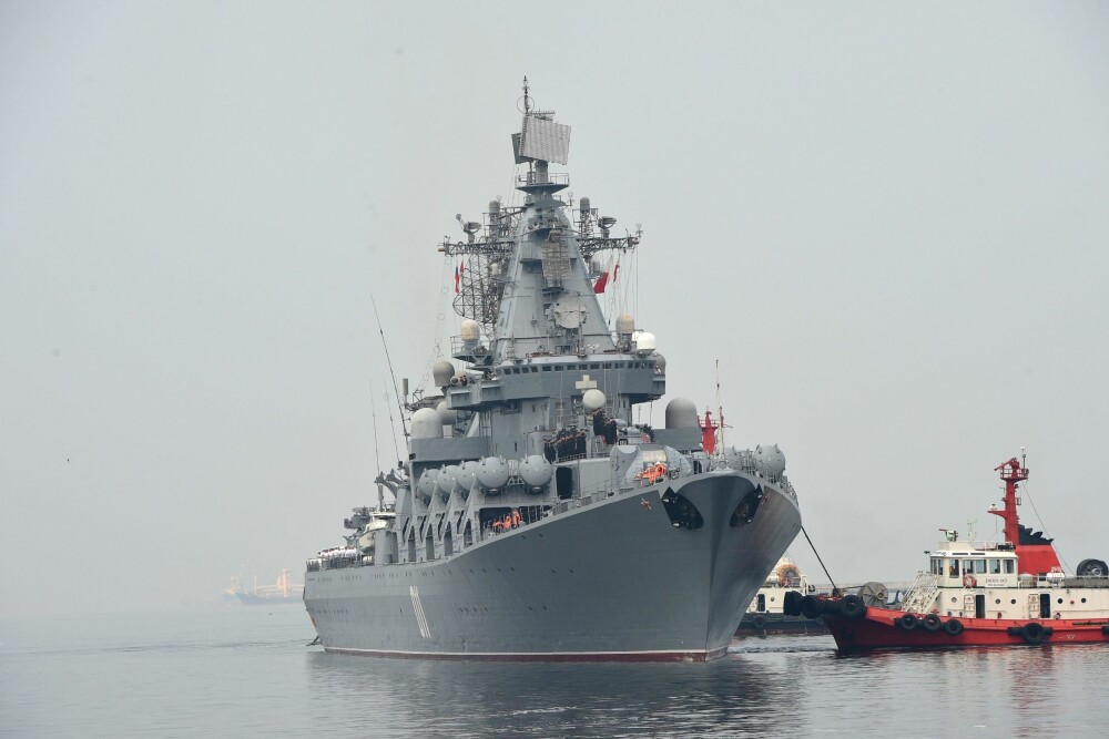 FÅ OG GAMLE: Russlands havgående flåte av fartøyer med langtrekkende luftvern er liten og gammel. Dette er en krysser av Slava-klassen.