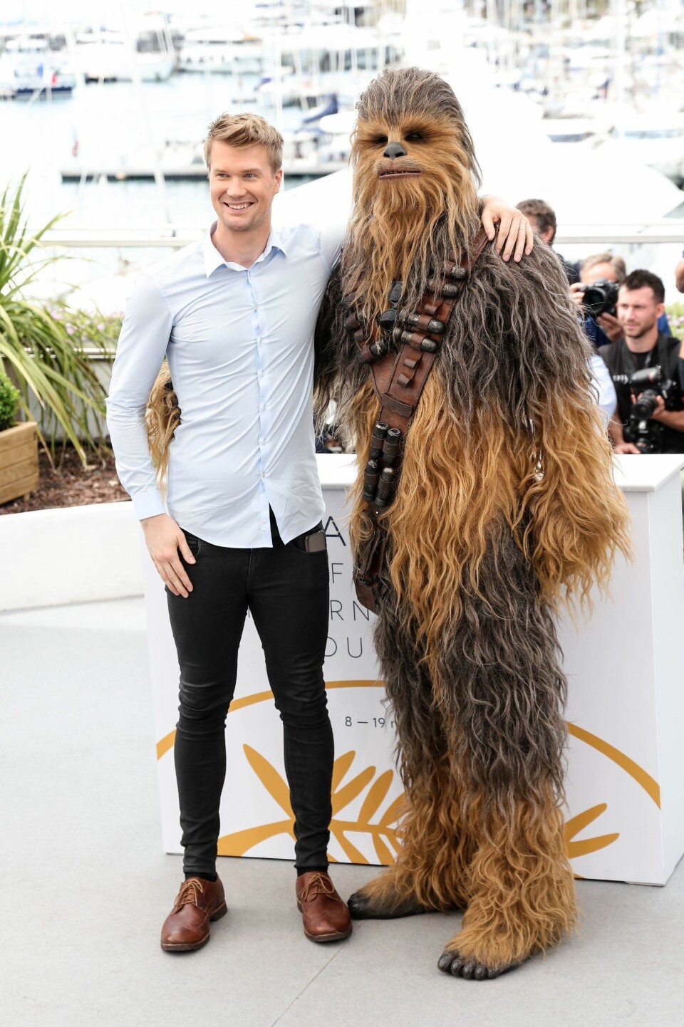 FORANDRET LIVET MITT: Finske Joonas Suotamo har fått snudd opp ned på tilværelsen etter å ha spilt Chewbacca
i tre «Star Wars»-filmer. Her fra årets filmfestival i Cannes sammen med Chewbacca.