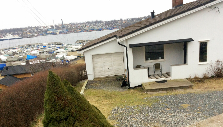 FASADEFORANDRING: Døren var før plassert til høyre i det overbygde uterommet. Huset ligger på Jeløya, utenfor Moss. FASADEFORANDRING: Døren var før plassert til høyre i det overbygde uterommet. Huset ligger på Jeløya, utenfor Moss.