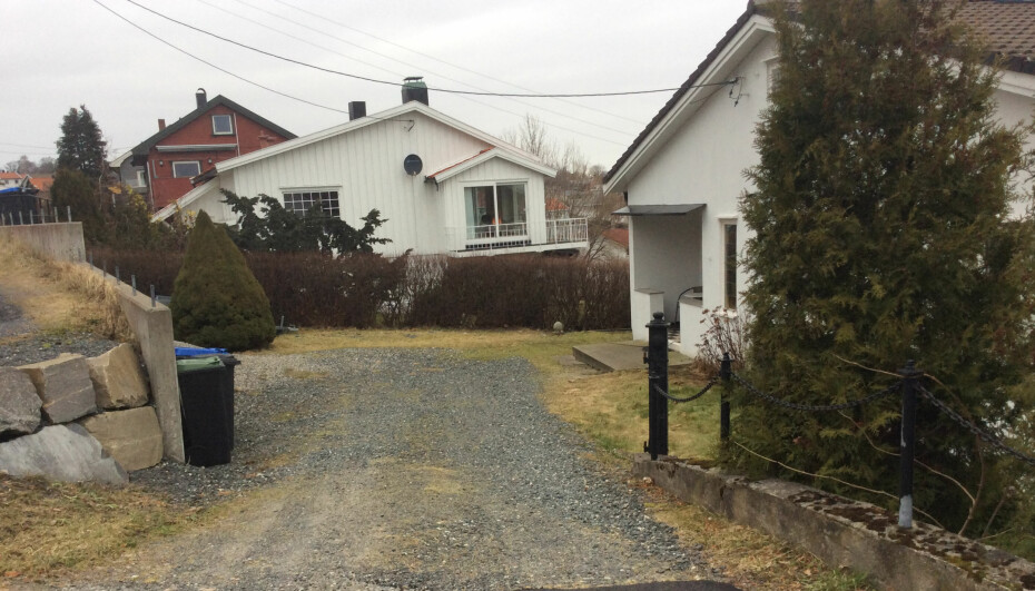 FASADEFORANDRING: Døren før var plassert til høyre i det overbygde uterommet. Huset ligger på Jeløya, utenfor Moss.