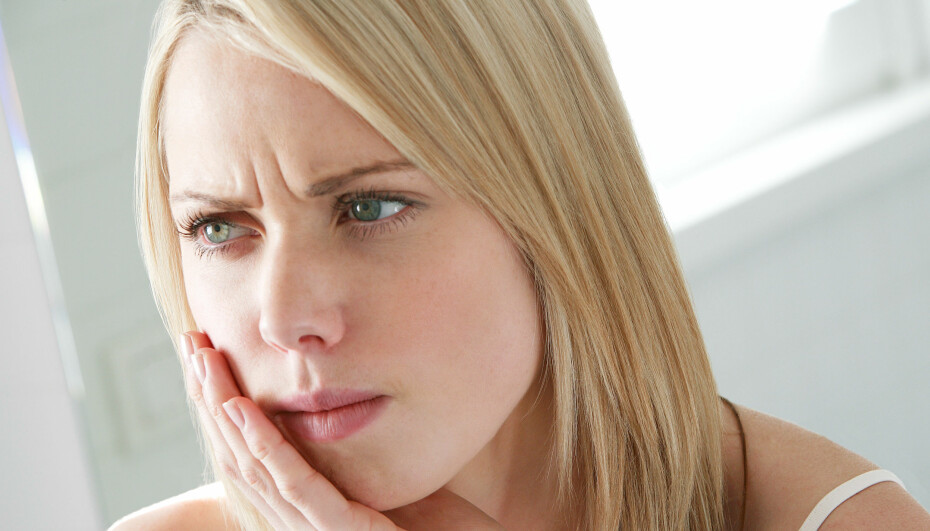 TANNVERK OG TANNPINE: Ingen ønsker å ha tannverk, men det finnes heldigvis behandling. Å pusse tennene forsiktig er et av rådene mot tannverk som følge av ising i tenner.