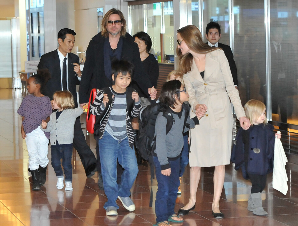 STORFAMILIE: Her er Brad og Angelina Jolie med barna Maddox, Pax, Zahara, Shiloh, Knox, and Vivienne tilbake i 2008.