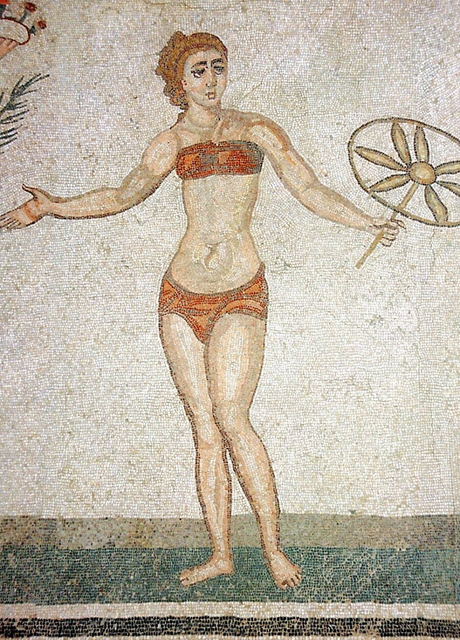 BIKINI I ROMA: Basert på bevis fra romersk mosaikk og veggmalerier, har historikere lenge trodd at drakten var populær blant oldtidens romerske kvinner.