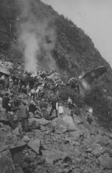 <b>FATAL ULYKKE: </b>Ulykken der flybåten «Kvitebjørn» krasjet, var i mange år den verste flyulykken i Norges historie. 34 personer mistet livet. Her et bilde tatt timer etter det fatale krasjet.<b> </b>