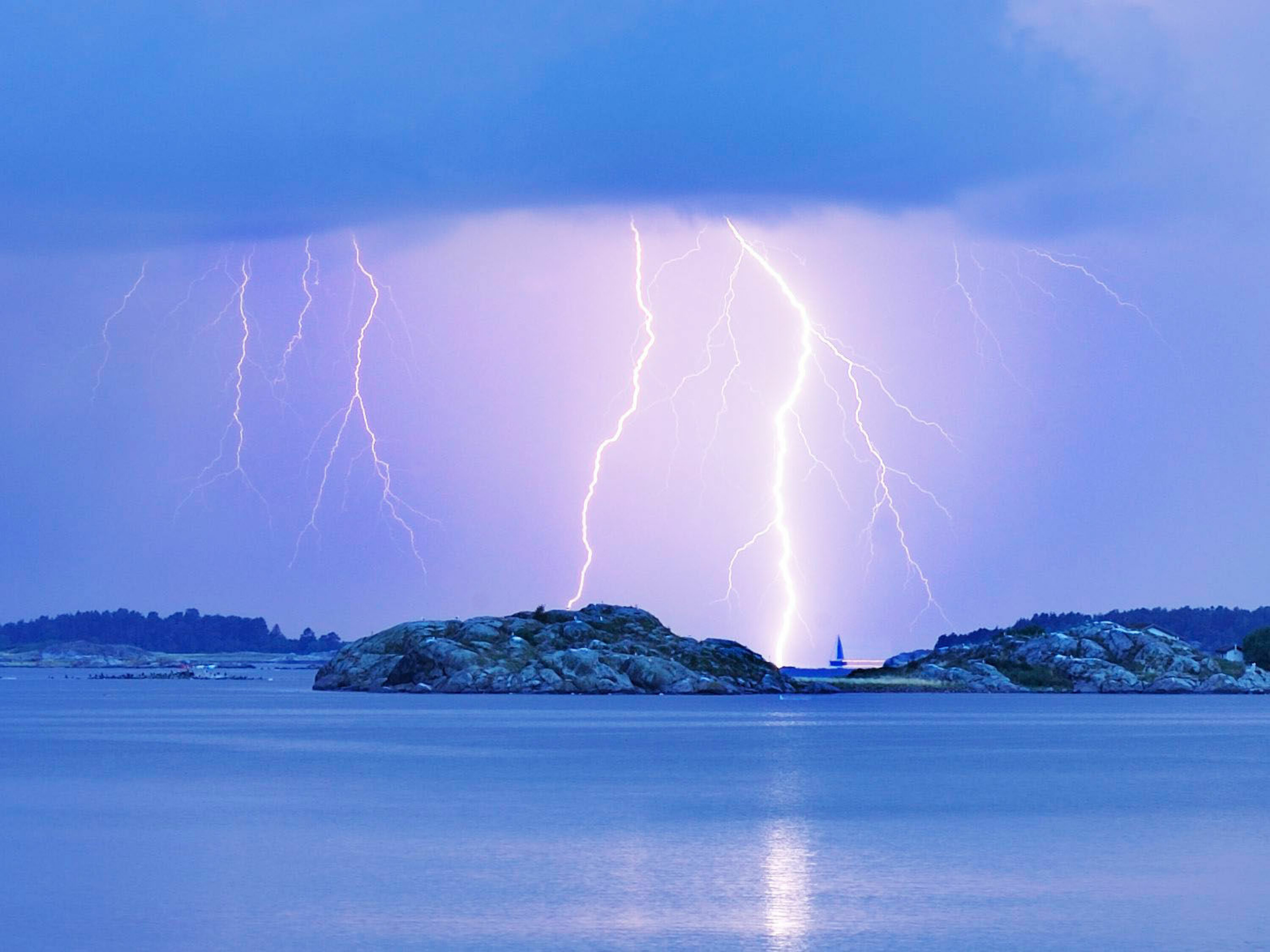 Tordenvær: De fleste som ferdes ute om sommeren, opplever å komme ut for tordenvær av og til.