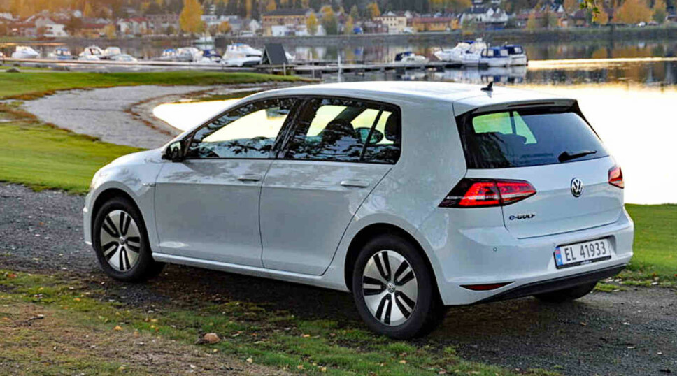 VW Golf har vært en stor suksess i det norske markedet i mange år, Men nå må den se seg slått av nye Nissan Leaf.